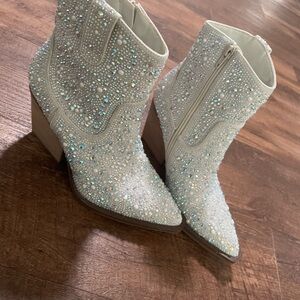Very G Sparkling White Ankle Booties